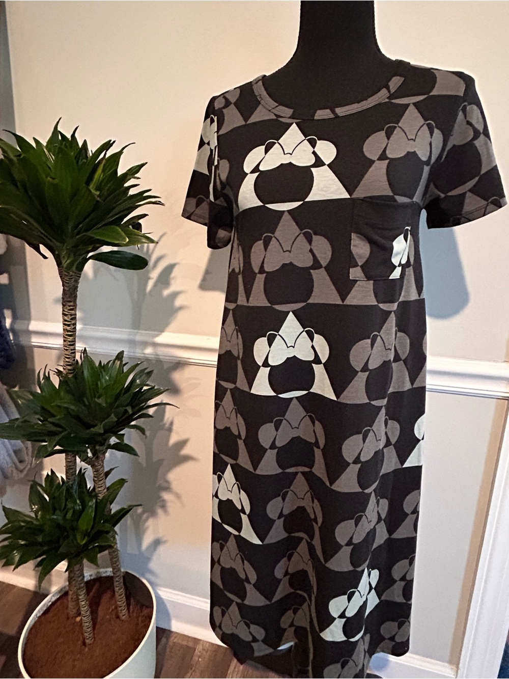Disney LuLaRoe Dress with Black, White and Grey w/ Minnie Mouse + pocket Size XS
